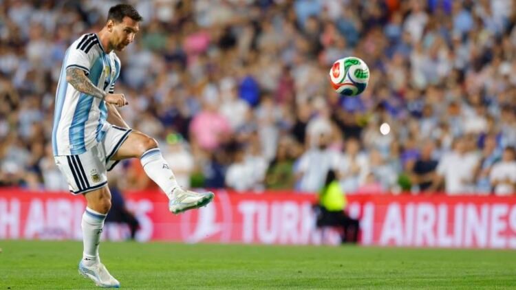 Lionel Messi shines on eve of World Cup
