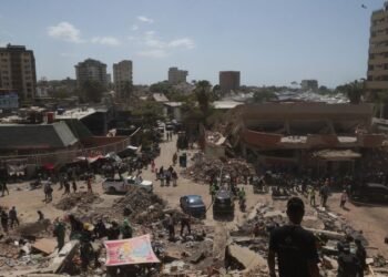 Venezuela earthquake: The smell of death lingers in ruined streets as overwhelmed hospitals race to save lives