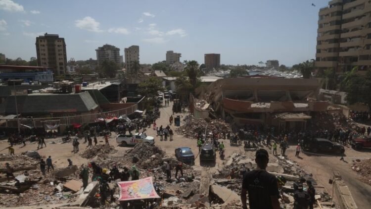 Venezuela earthquake: The smell of death lingers in ruined streets as overwhelmed hospitals race to save lives