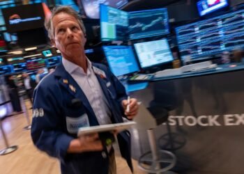 US-Iran Deal Reopens Strait of Hormuz: Oil Prices Drop as Gold, Stocks and Bitcoin Rally on Eased Inflation Fears