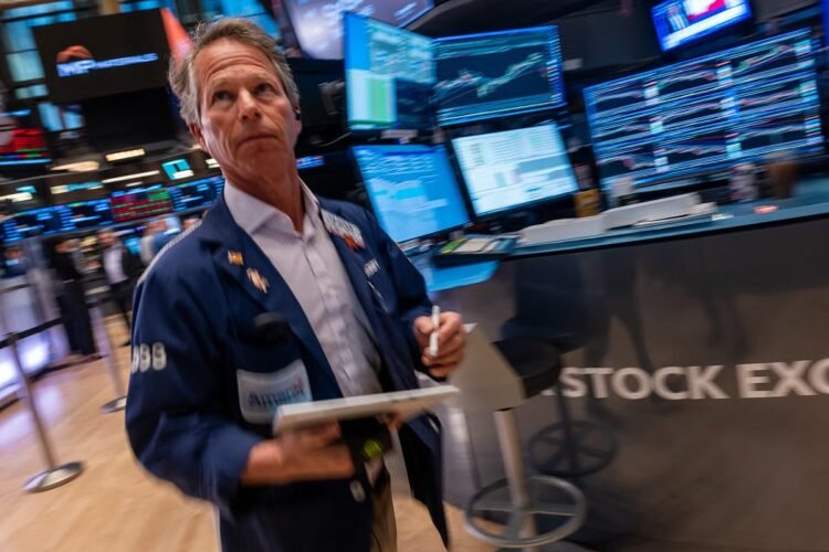 US-Iran Deal Reopens Strait of Hormuz: Oil Prices Drop as Gold, Stocks and Bitcoin Rally on Eased Inflation Fears