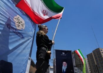 Trump Signs Physical Copy of US-Iran Peace Deal in Versailles as Interim Nuclear Accord Ends Blockade and Eases Sanctions