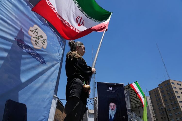 Trump Signs Physical Copy of US-Iran Peace Deal in Versailles as Interim Nuclear Accord Ends Blockade and Eases Sanctions