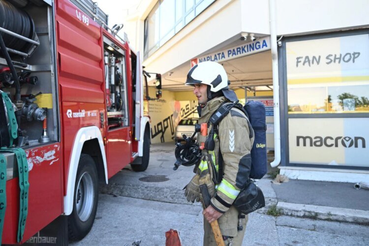 Slobodna Dalmacija – Burns on Gripe! The roof of the hall caught fire; the firemen rushed