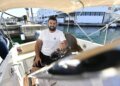 PREMIUM Zadar BOŽO VIDOV Zadar’s skipper Božo explains the secrets of his trade, talks about earnings, work, guests, how to end the season on a positive note… By Val Kraljević The season has already started to heat up on the Adriatic. June is sliding towards the middle of the month, cities are increasingly painted in the colors of tourists, restaurants and cafes are crowded, and the roads are crowded. And there is the sea, which is a magnet for guests from all over the world, and in order to promote and package it in the best possible way, the skippers take care of it to a great extent. Often, Dalmatians, when they don’t know which college to enroll in or what to do, decide to become skippers. And often in …