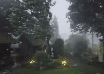 Slobodna Dalmacija – VIDEO A severe storm with hailstorm hit the neighboring country. Hail the size of golf balls fell. The front is getting closer to Croatia
