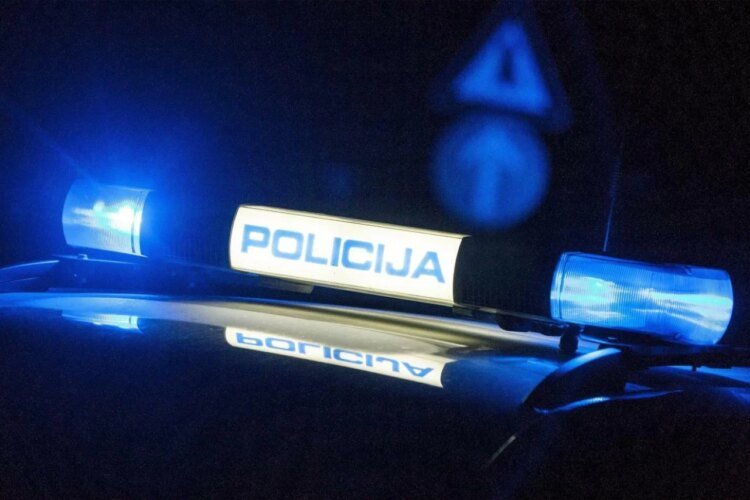 Slobodna Dalmacija – Three people injured in a collision between two cars in Kaštel Kambelovac, road closed to traffic