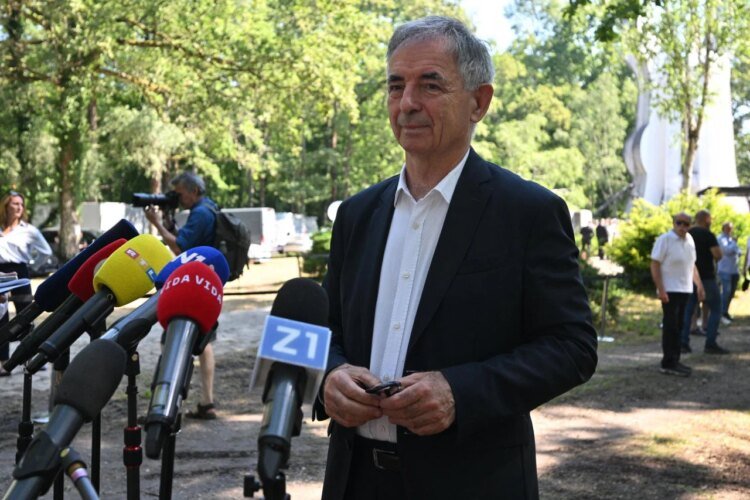 Slobodna Dalmacija – Peternel yelled at Pupovac, SNV spokesman: ‘Shame on you, who did your grandmother save the Jews from?’