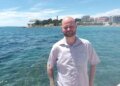 PREMIUM Life EPIC MOVE A molecular biologist from Iceland lived for a long time in the USA, and then moved to Split: ‘Now I drive a taxi, I have a family and happiness’ By Željko SimunićCjela Croatia knows about Dagur Sigurdsson, the legendary Icelandic handball coach who has been the head coach of our men’s handball team since the beginning of 2024. However, Iceland is a country with only 402,000 inhabitants (the average population density is 4 people per 1 km2), therefore it is a real rarity to come across a fetivous Icelander who moved to Dalmatia, and has nothing to do with handball. But by chance we…
