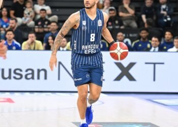 Anadolu Efes took the series to the 4th game
