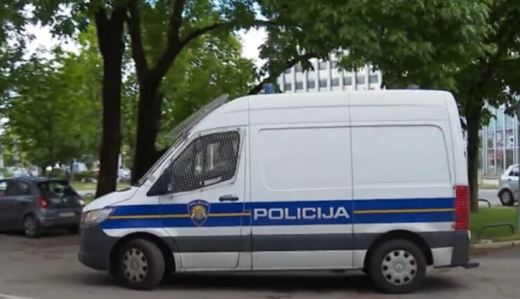 Film arrest in Zagreb: a dead drunk sat on a park bench with a bomb in his hand