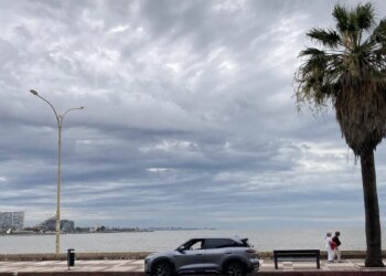 Taxes on electric cars generate differences between the Ministers of Environment and Industry with the Economy