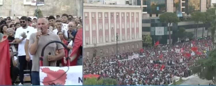 VIDEO/ “This government has finished its mandate” – The blind man in protest: Albania belongs to us, to be united like a hurricane! They can no longer drive