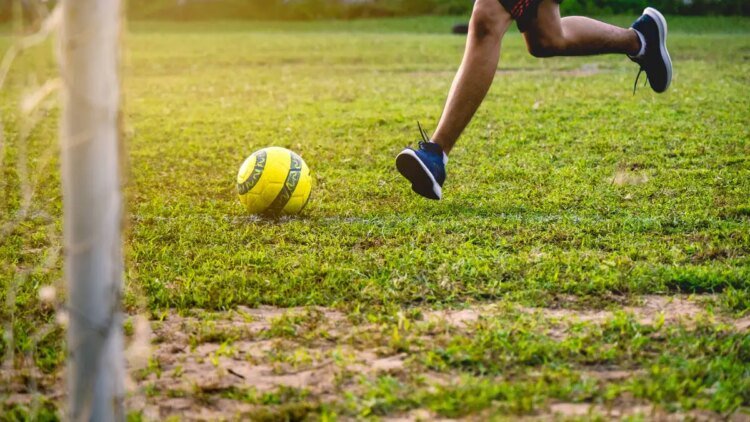 Playing football in the Prater: The Jesuits attacked the ball and opponents – DiePresse.com