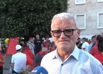 The pensioner from Vlora in the protest against the government: I voted for Rama, but the contract with him has ended! Justice must act against him