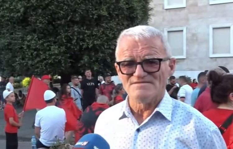 The pensioner from Vlora in the protest against the government: I voted for Rama, but the contract with him has ended! Justice must act against him