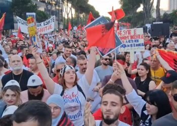 “I come from distant Canada” – the Albanian of the Diaspora speaks in the protest against Rama The solution is in this square! I’m with you