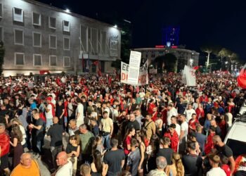 “You have come to the end” – The red and black mass march through the streets of the capital begins: Rama in prison, Berisha in prison