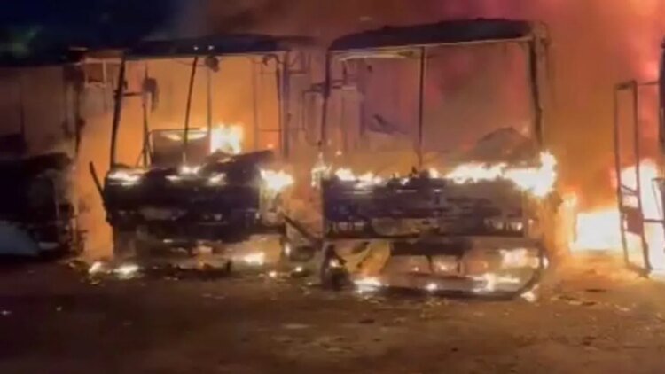 Four buses caught fire in a warehouse of the Tala Pando company