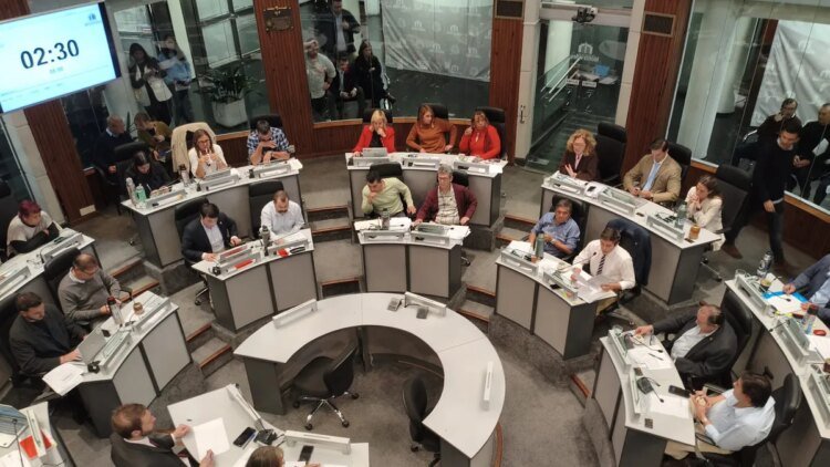 The dagger within the coalition and the Copa Libertadores for the IM: the tense session that gave US$260 million to Bergara for works in Montevideo