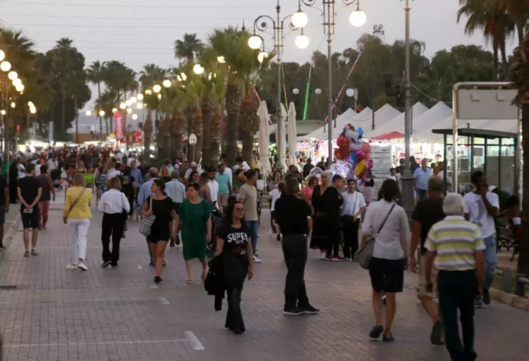 Flood: Thousands of visitors to Larnaca and Protaras