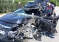 The vehicle hit by a truck became like this: 2 injured, 1 seriously