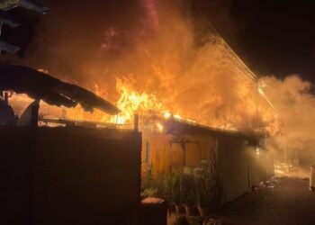 44 left homeless as fire razes six houses in Kuching’s Tabuan Hilir
