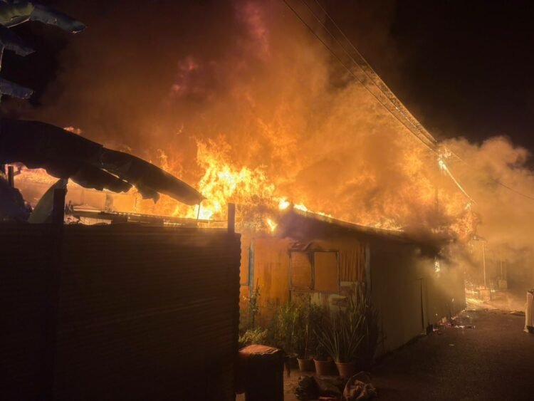 44 left homeless as fire razes six houses in Kuching’s Tabuan Hilir
