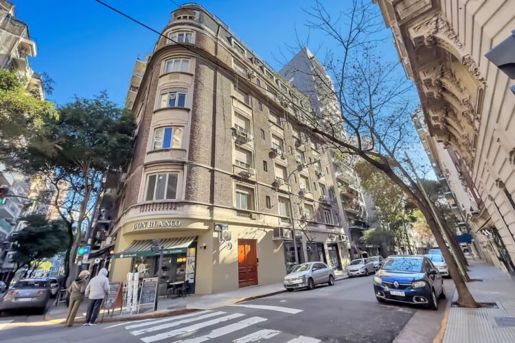Cristina Kirchner’s “upstairs neighbor” apartment for sale in the Recoleta building