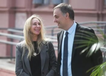 Adorni’s resignation reached the Financial Times, which highlighted Karina Milei’s statement as “unusual”