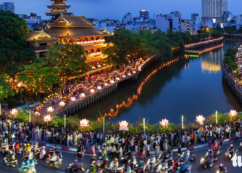 Thousands gather around Ho Chi Minh City pagoda for lantern floating ceremony to celebrate Vesak Day