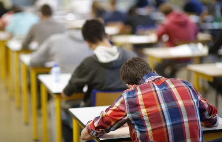 Photos of exam tests in mathematics for the ninth grade have appeared on the Internet. The Ministry of Education is conducting an investigation