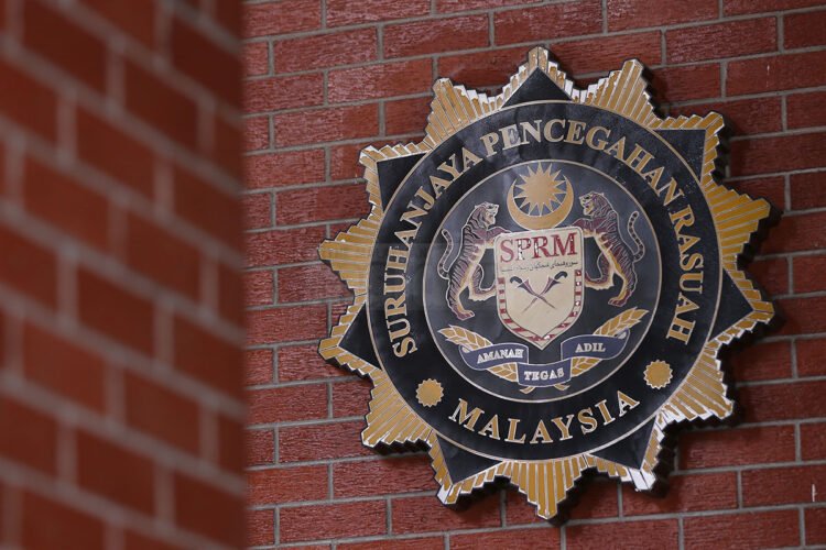 MACC detains 13 in RM2.5 mln graft probe