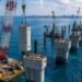 Giant concrete columns are being placed piece by piece: They will connect four islands