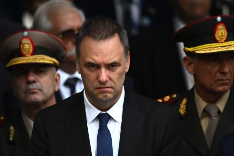 Manuel Adorni renunció después de tres meses de escándalo por su patrimonio