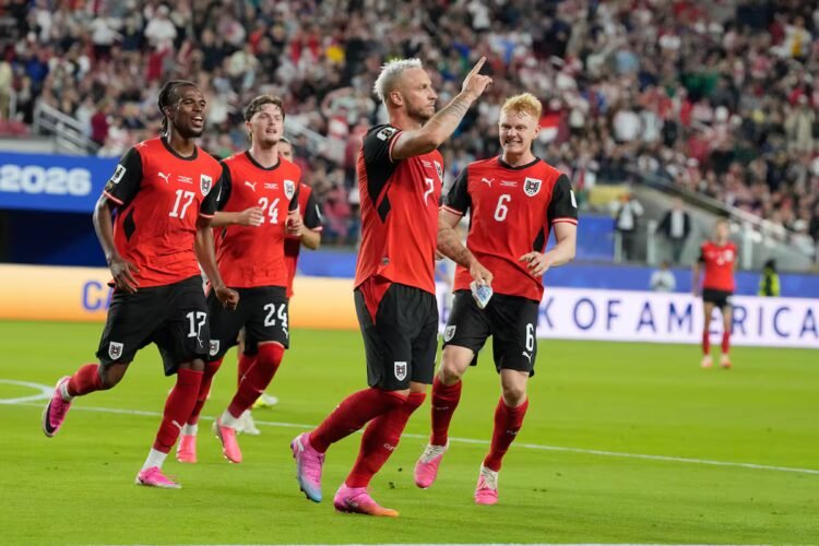 Austria left little, in a debut in which the validity of the veteran Arnautovic was enough