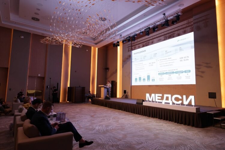 “Helping every person.” The first international medical conference was held in Dushanbe