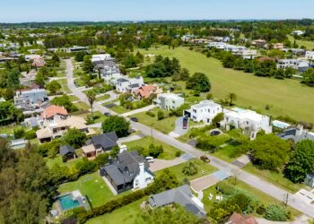 Private neighborhoods: how much does it cost to live in one and how much does this model have left to grow in Camino de los Horneros?