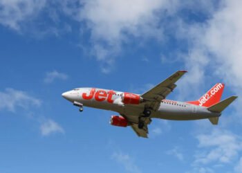 Panic at 9,000 meters, after the pilot of a plane with more than 200 passengers on board had a heart attack