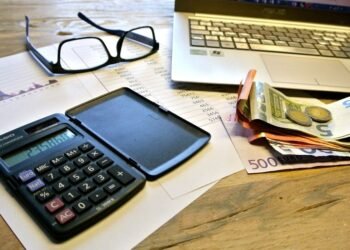 10% of Romanian entrepreneurs are thinking of closing their businesses because they are strongly affected by the economic instability