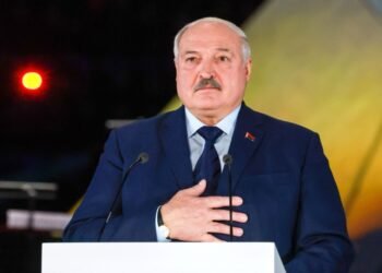 Emmanuel Macron resumed dialogue with Belarusian leader Aleksandr Lukashenko to ask him to get closer to the rest of Europe