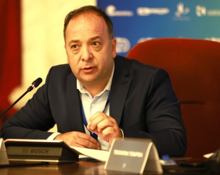 A complicated period is ahead for Romania. “We ended up borrowing 1 billion euros a week to pay salaries, pensions and other public expenses”