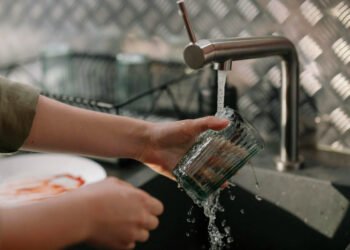 The call of the drinking water supplier from 3 counties: “Don’t water the gardens!”. Irrigation and pool filling can leave others without running water