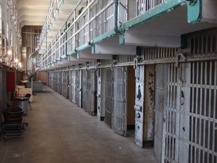 Hundreds of inmates of a prison climbed onto the roof and set fire to the buildings. They allege that they are tortured and abused by the guards