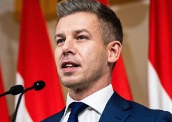 Magyar cuts his salary in half and prepares similar measures for ministers and parliamentarians: “The difference between the incomes of politicians and the population is too great”