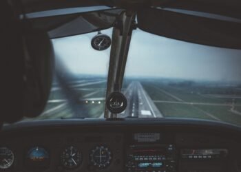 The first tests in which artificial intelligence drives airplanes are being done. Opportunity or danger for the industry
