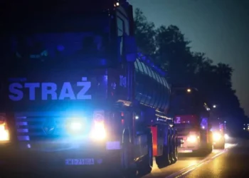 Firefighters battle blaze but lose truck. “The government should respond”