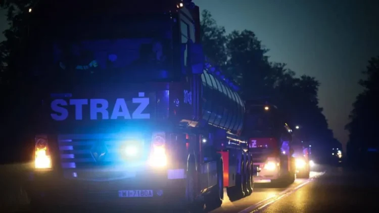 Firefighters battle blaze but lose truck. “The government should respond”