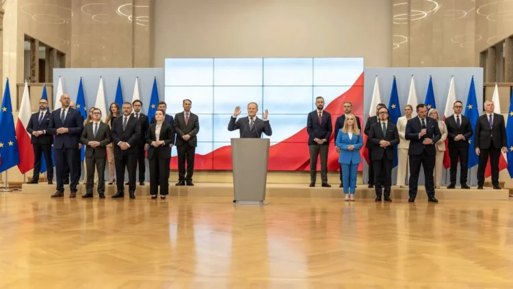 Red card for Tusk’s government. More than half of Poles rate it negatively