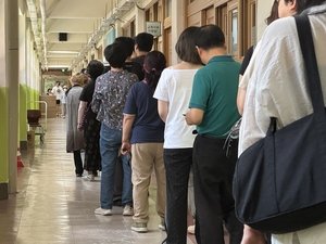 At polling stations, voters look beyond local pledges